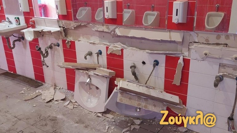 Γκρέμισαν τις τουαλέτες του γηπέδου «Γ. Καραϊσκάκης» οι αγανακτισμένοι «φίλαθλοι» του Ολυμπιακού